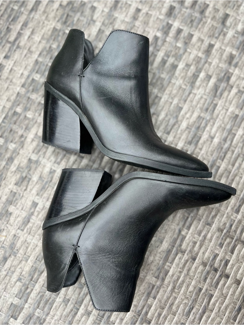 Gianni Bini Black Pointed Toe Ankle Booties - Picture 7 of 11